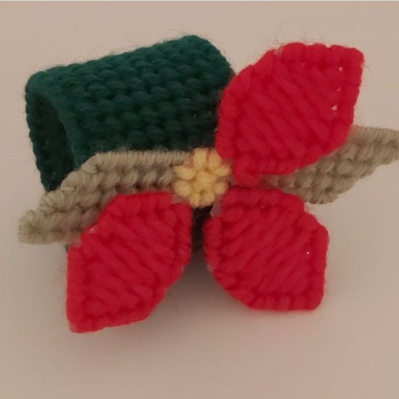 Handmade Poinsettia Napkin Rings Plastic Canvas Set of 11 - Picture 4 of 8